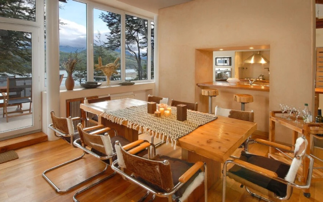 Magnificent 3Bedr Villa on the lake H47