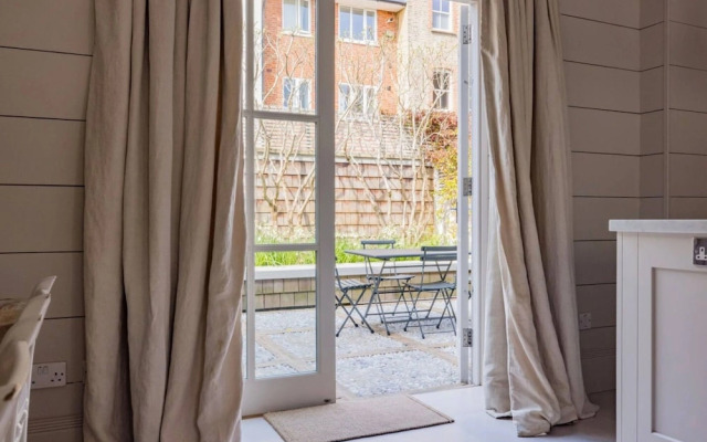 Parkside Mews 3 Bedroom Home With Garden