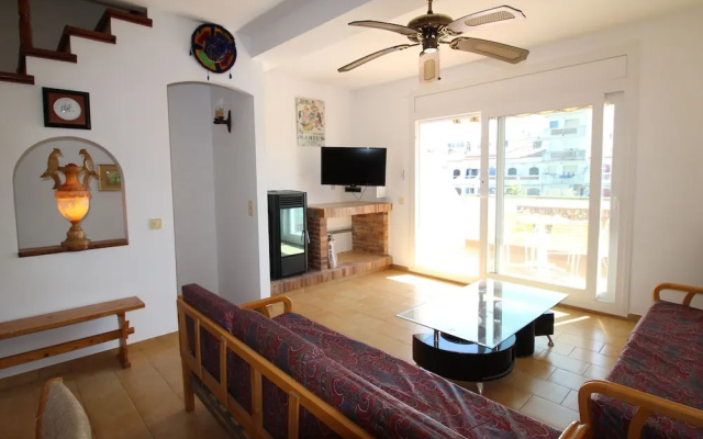 Cozy Holiday Home in Empuriabrava With Terrace and Jetty