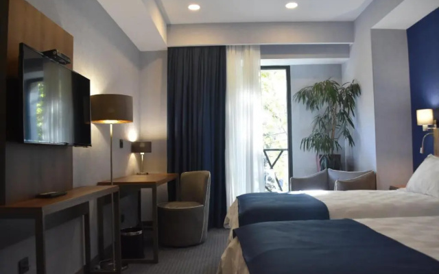 Avenue Hotel