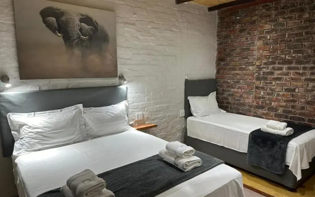 Kruger Wild Dog Inn House 1