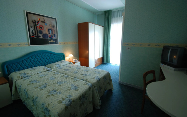 Hotel Carillon