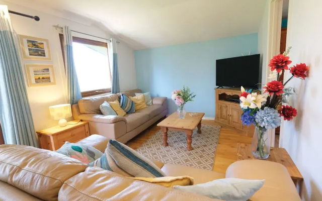 Merlins Cabin - 2 Bed - Blaen Cedi Farm