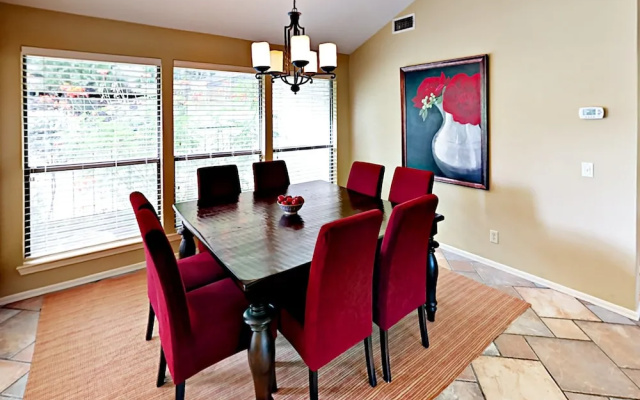 4BR Lakeway Waterfront by RedAwning