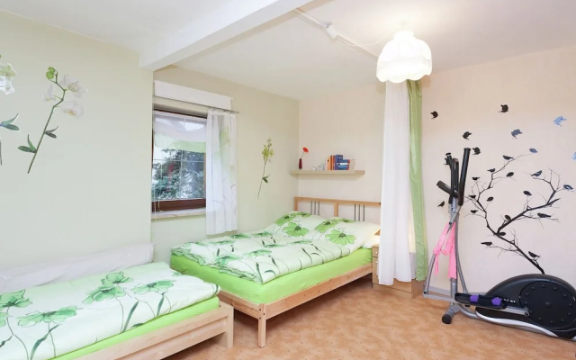 Quaint Apartment in Zella-mehlis With Garden
