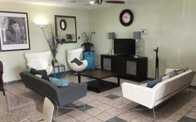 Houston Inn and Suites