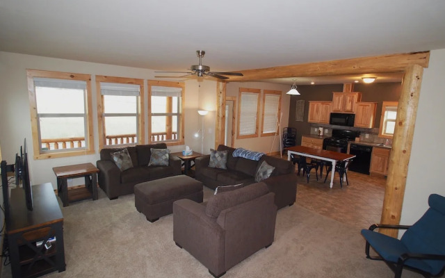 12907 Nathrop - 4 Bedroom Cabin
