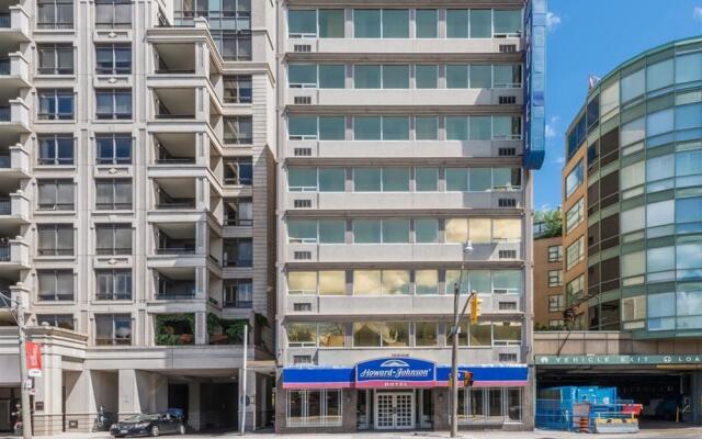 Отель Howard Johnson Hotel Yorkville Канада, Торонто - отзывы, цены и фото номеров - забронировать отель Howard Johnson Hotel Yorkville онлайн вид на фасад