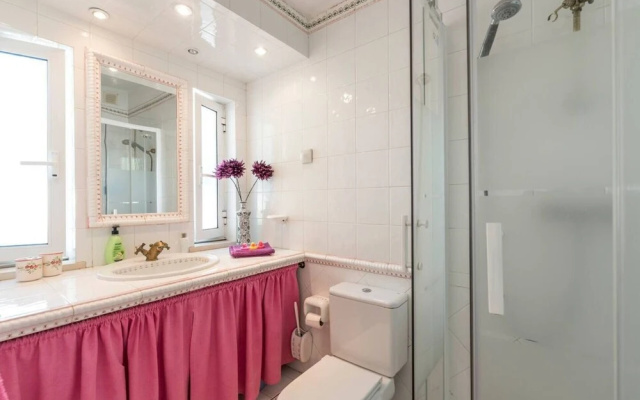 Immaculate 3-bed Villa in Guia Private Pool