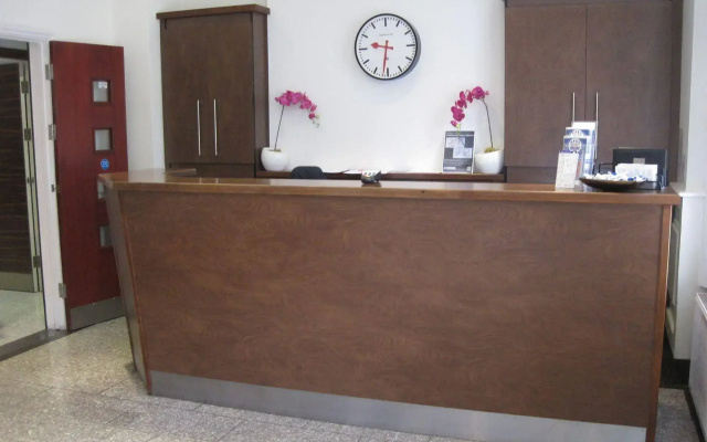 Crestfield Hotel
