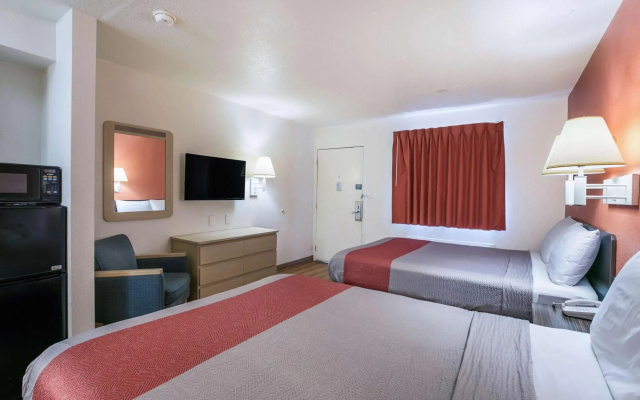 Motel 6 Dothan