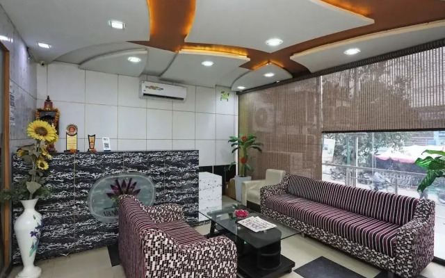 Hotel Vanaya Palace by OYO Rooms