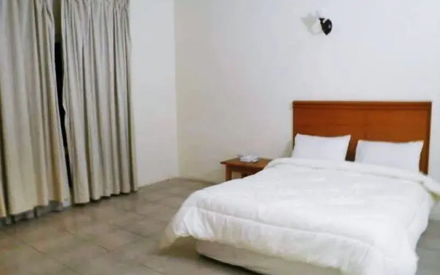 Euro Plaza Apartments