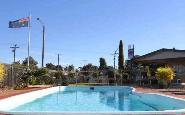 Crossroads Motel