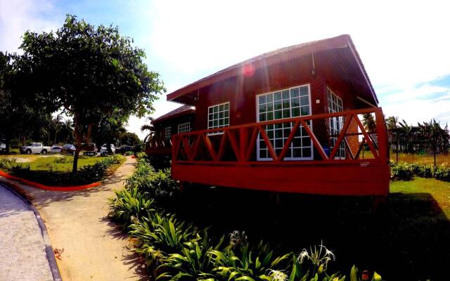 Отель Scuba Tiger Semporna Holiday Resort вид на фасад