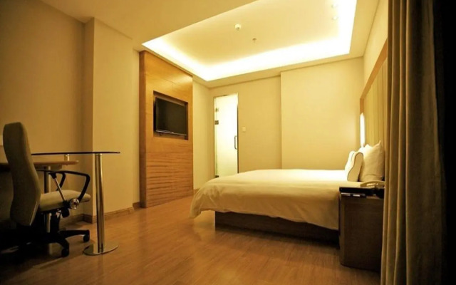 JI Hotel Wuhan Guanggu Plaza