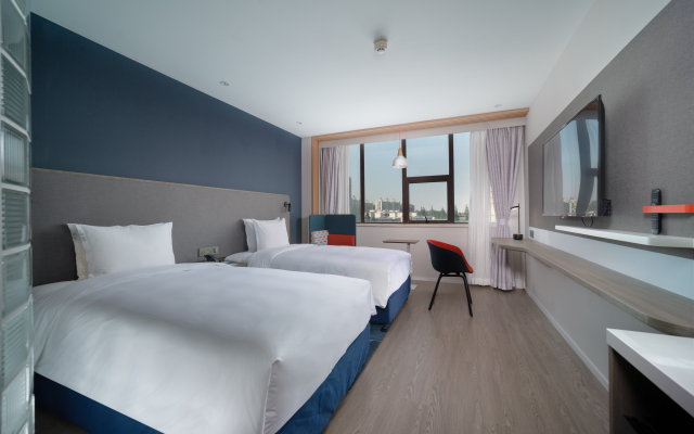 Holiday Inn Express Shanghai Jinqiao Central by IHG