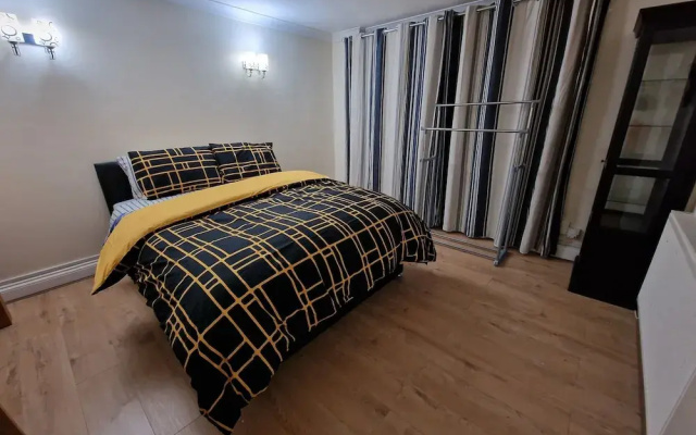 Rooms with Shared Bath Kitchen Parking