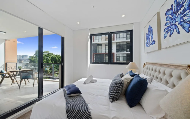HomeHotel-Waterside Luxury & New Residences