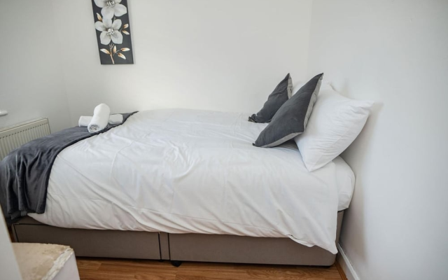 City Oasis - Sleeps 6 - Near Co-op Live & Stadium