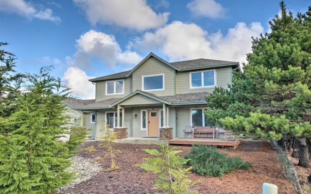 Spacious Bandon Getaway - 2 Blocks to Ocean!