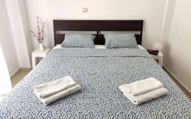 Fully equipped 2-bedroom flat unique view all year