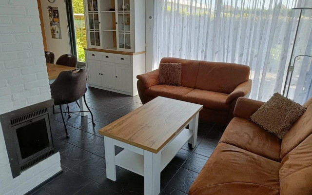 Zeeland Home With Fireplace