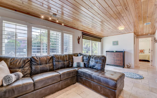 Sea Spray Beach House by Vtrips