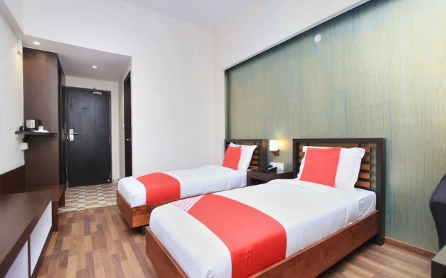 OYO 13090 Astor Hotel