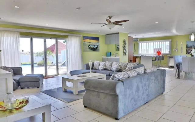 A Ocean View Malmok Villa