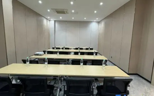 Xingyu Business Apartment (Kemulang Subway Station Branch)