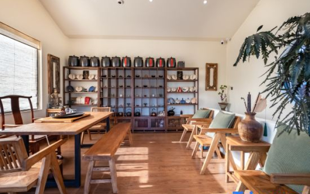 A Glowing mountain homestay