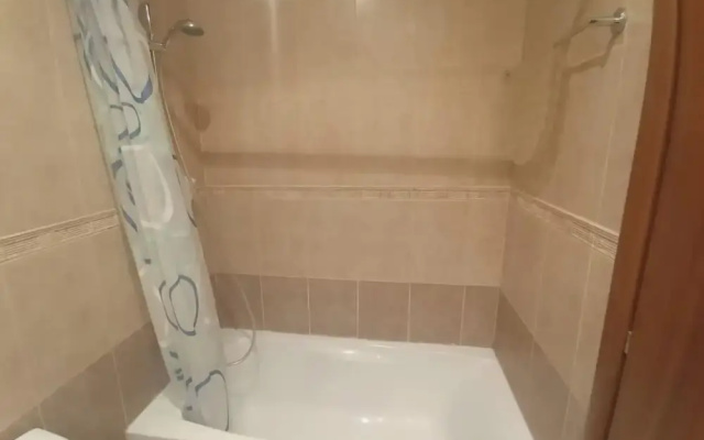 2 Bedroom House Sleeps 6 - Pool, Hot Tub, Garden