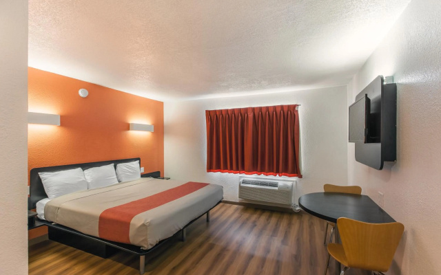 Motel 6 Dallas, TX - South