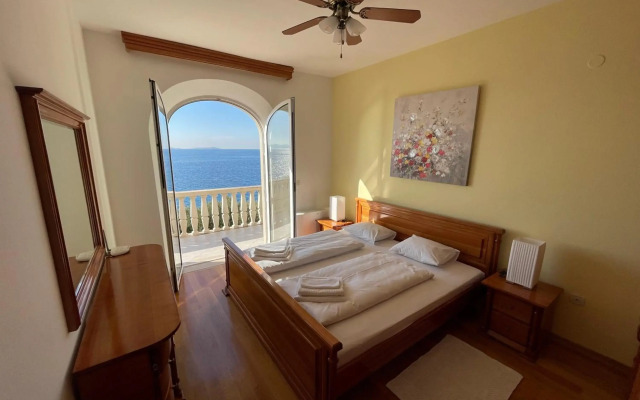 Miolin Beach House