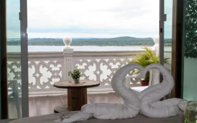 Penthouse 360⁰ Beach and Lake View