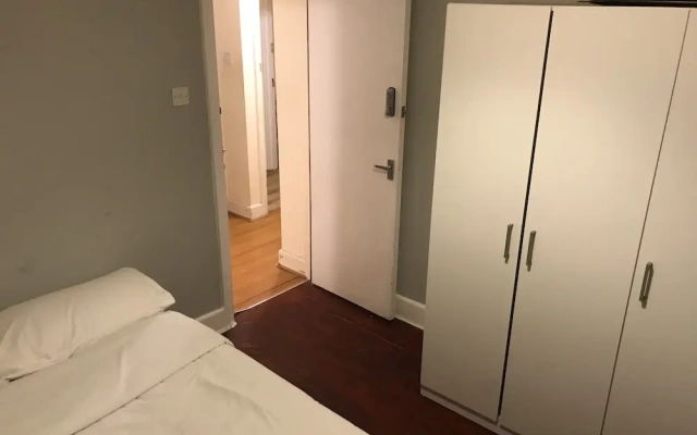 Rooms at 5 Hammersmith Road - Hostel