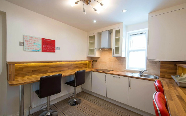 Heathrow-Windsor House for contractors & big groups