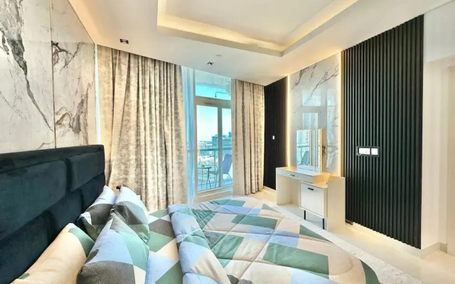 Elegant 1BR with Downtown & Burj Views