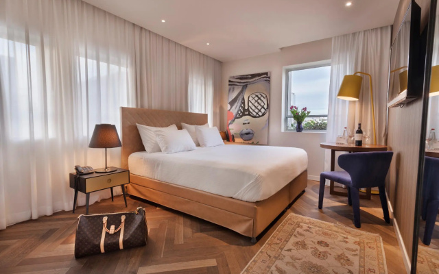 Jacob Shenkin Hotel