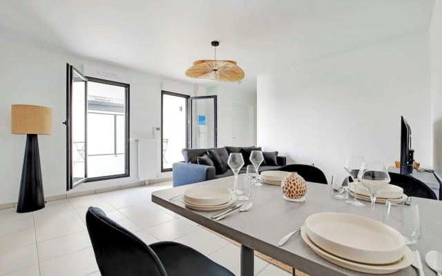 Elegant Apartment - 1 Bedroom/2 Bedrooms - Close to Paris & La Defense