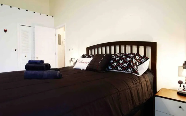 *Disney-15min away* Magical Mickey themed condo