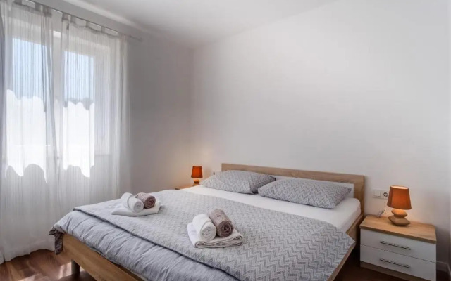 Apartment Mirna