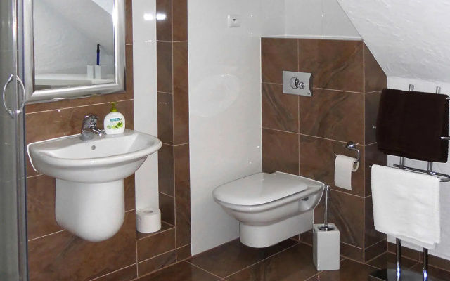 Large, Comfortable Holiday Villa, Private Garden