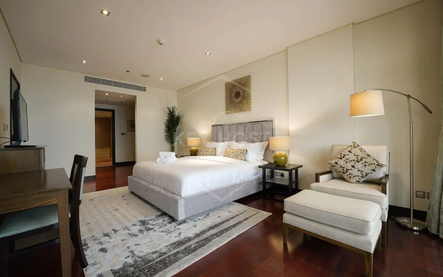 Апартаменты Anantara Royal Amwaj Luxurious 1 BR-Palm Jumeirah