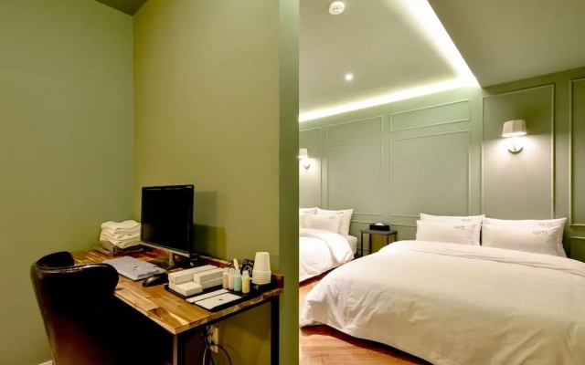 Hotel The M