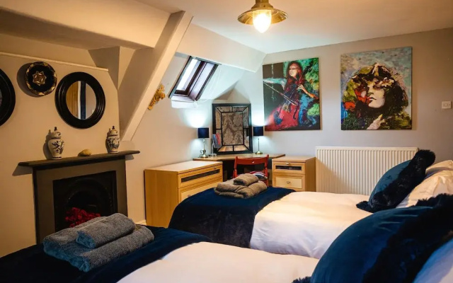 Lonsdale Villa Retreat