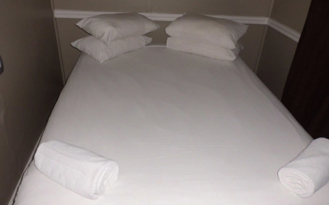 Bains Lodge
