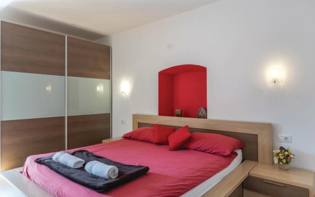 Beautiful Home in Orbanici With Wifi and 3 Bedrooms