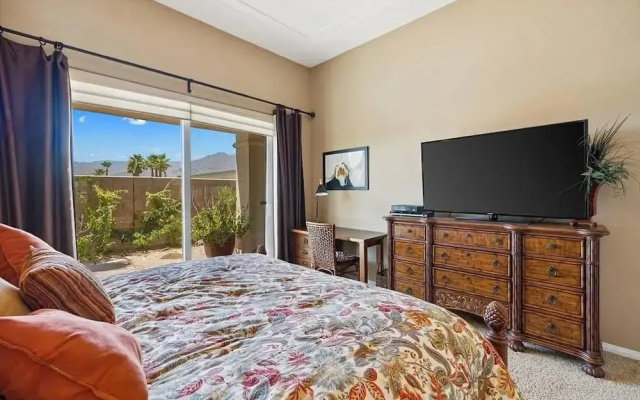 Stylish 2BR w Spa Patio